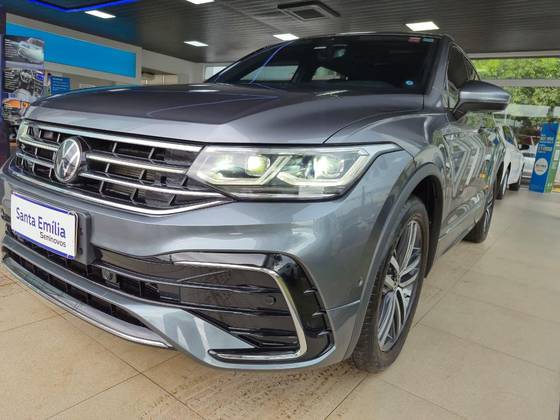 VOLKSWAGEN TIGUAN 2.0 300 TSI GASOLINA ALLSPACE R-LINE AUTOMÁTICO VOLKSWAGEN TIGUAN 2.0 300 TSI GASOLINA ALLSPACE R-LINE AUTOMÁTICO